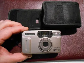 MACCHINA FOTOGRAFICA VINTAGE KYOCERA - YASHICA ZOOM 70 -